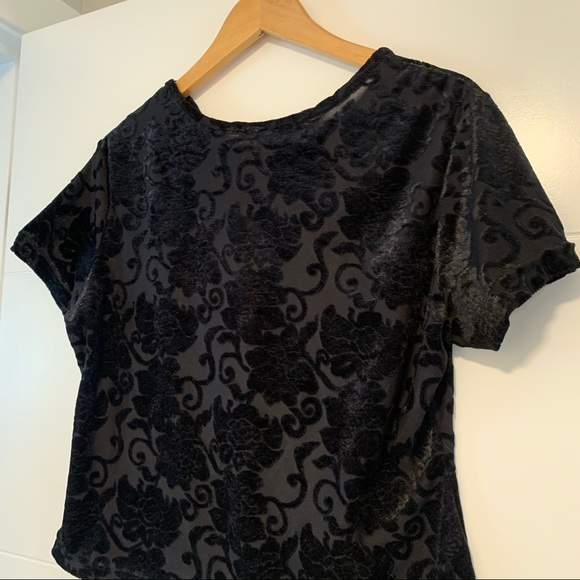 Gloria Vanderbilt | Vintage Velvet Tee Shirt - Picture 8 of 11